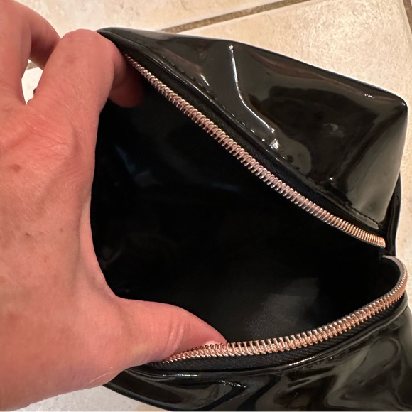 Makeup Revolution Friends Cosmetic bag NWT - Picture 2 of 7